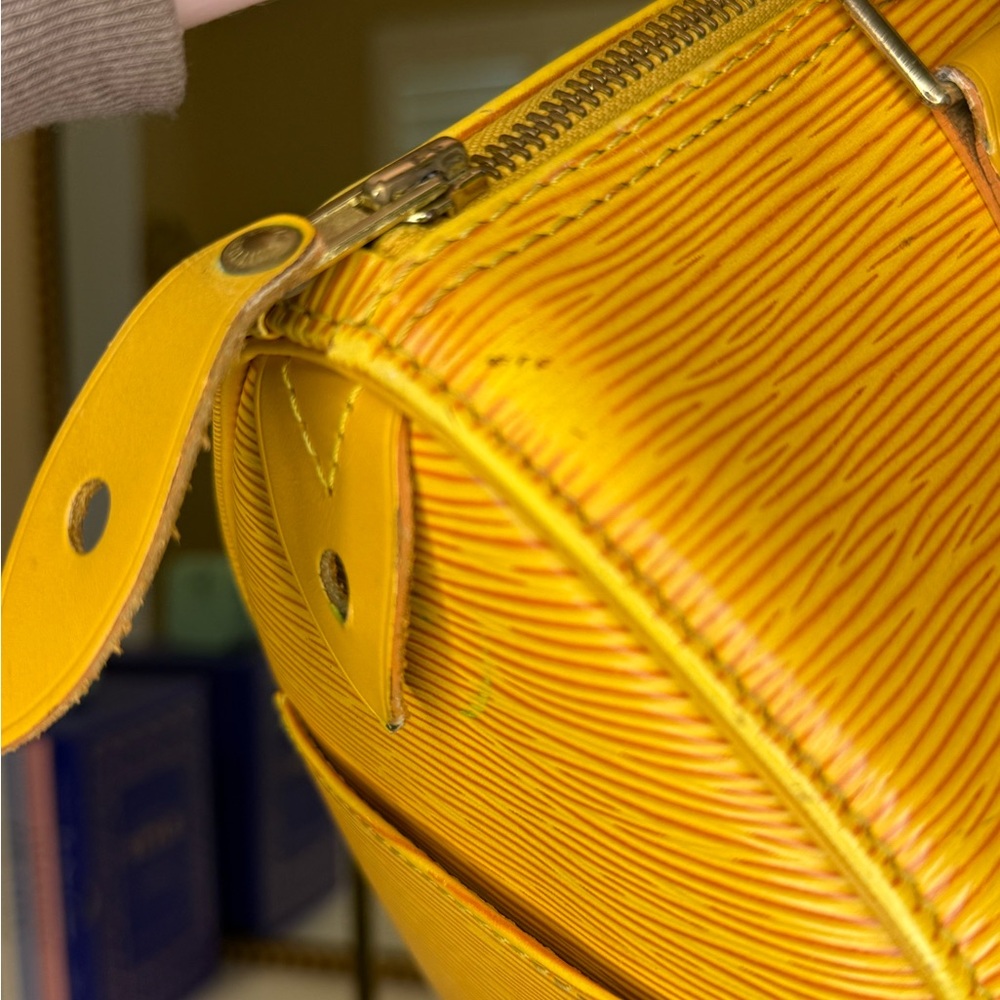 Louis Vuitton Yellow Epi Speedy 25 Handbag - Picture 6 of 11